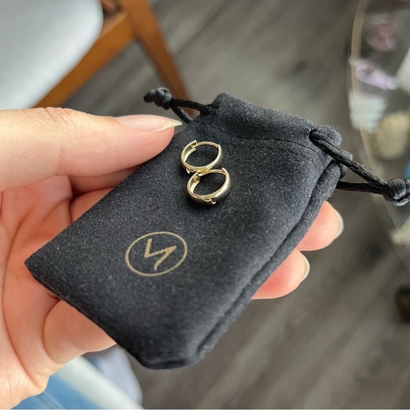 Mejuri Bold Huggie Hoops in 14k Yellow Gold - Picture 7 of 7